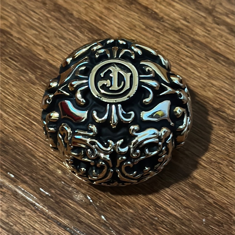 DeLeon tequila bottle decorative top